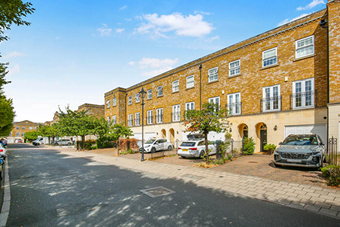 4 Bedroom House For Sale In Chadwick Place, Long Ditton, Surbiton, Surrey, KT6