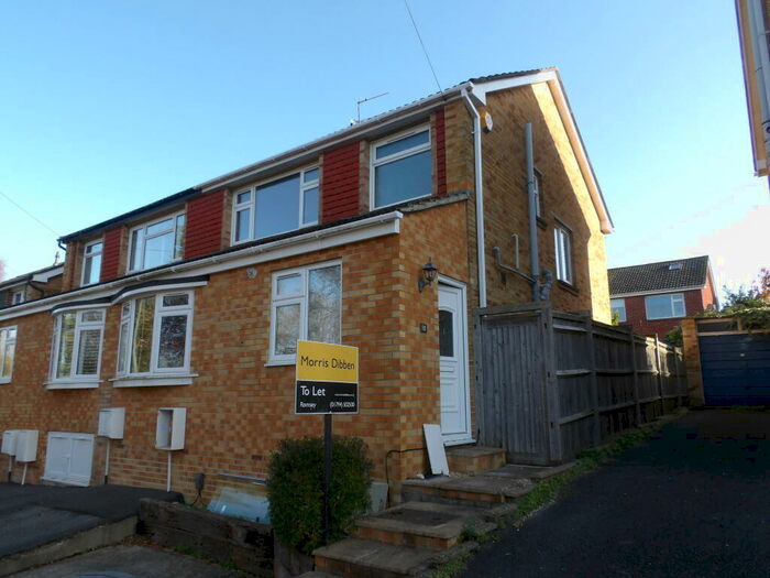 3 Bedroom House To Rent In Romsey, SO51