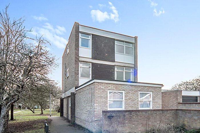 2 Bedroom Flat For Sale In Seaton Drive, Bedford, Bedfordshire, MK40