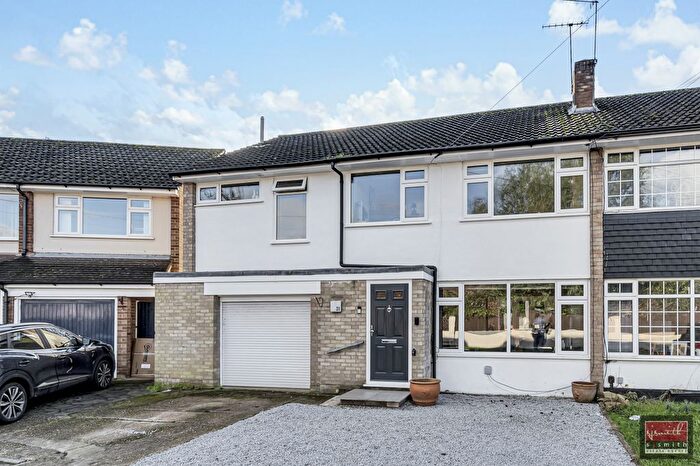 3 Bedroom Semi Detached House For Sale In Avon Road, Sunbury-On-Thames, TW16