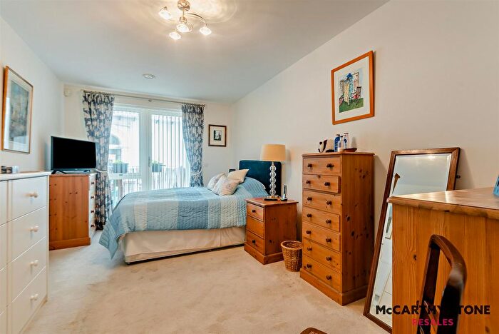1 Bedroom Flat For Sale In South Parade, Southsea, Hampshire, PO4