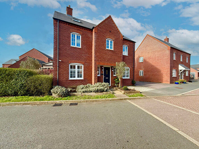 6 Bedroom Detached House For Sale In Arch Grove, Aylesbury, HP18