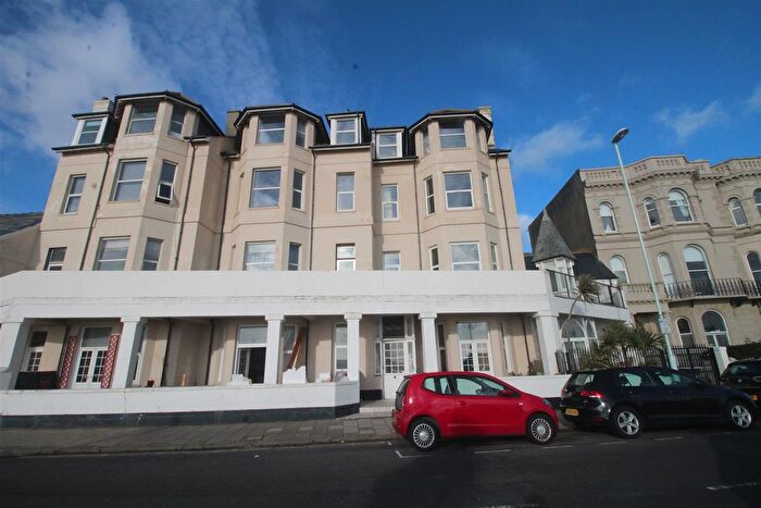 1 Bedroom Flat To Rent In Claydon Court, Marine Parade, Worthing, BN11