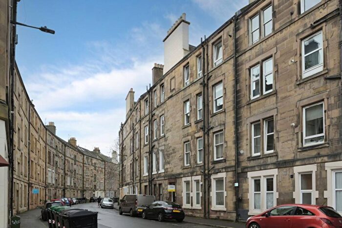 1 Bedroom Flat For Sale In / Waverley Park, Abbeyhill, Edinburgh, EH8