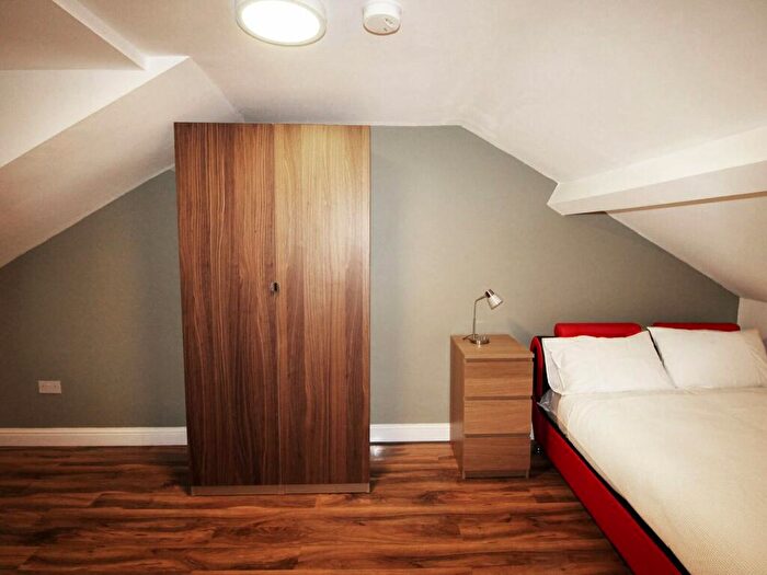 3 Bedroom Apartment To Rent In Apt, Queen Square #, LS2