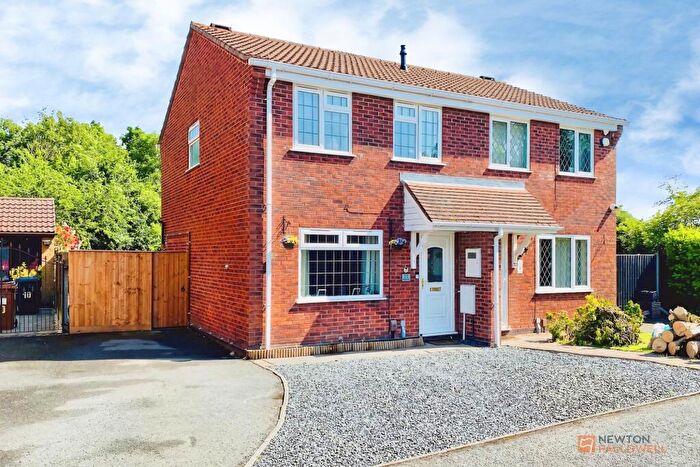 3 Bedroom Semi-Detached House For Sale In Newquay Close, Hinckley, LE10