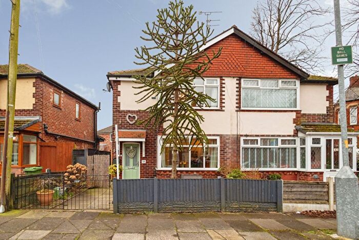 3 Bedroom Semi Detached House For Sale In Hoppet Lane, Droylsden, Manchester, Greater Manchester, M43