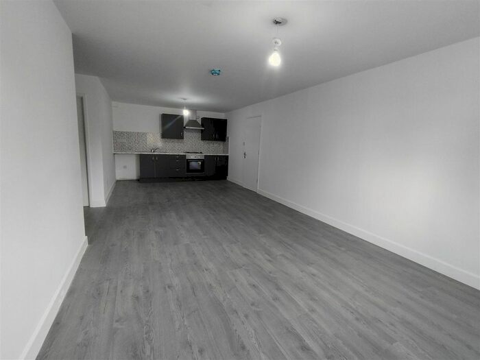 2 Bedroom Flat To Rent In Oxford Street, Wednesbury, WS10