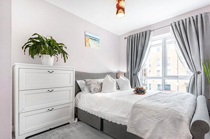 1 Bedroom Apartment For Sale In Gweal Avenue, Reading, Berkshire, RG2