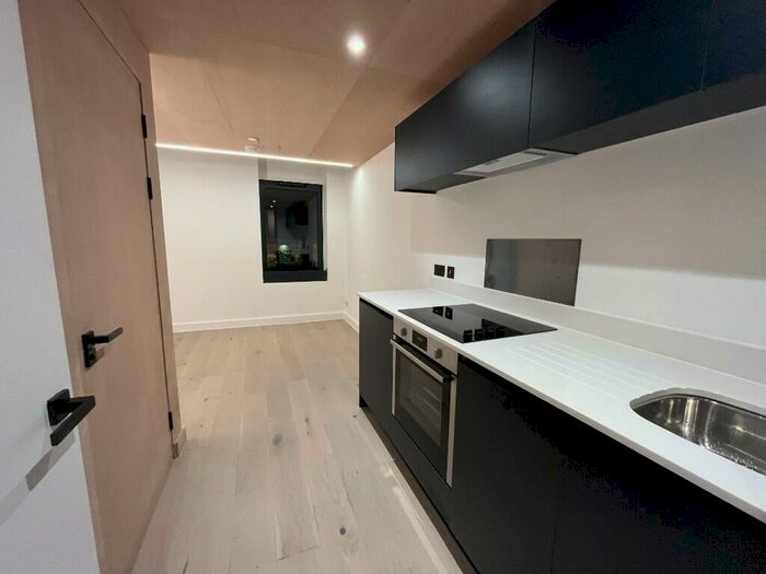 1 Bedroom Duplex To Rent In Sky Gardens, Spinners Way, Manchester, Greater Manchester, M15