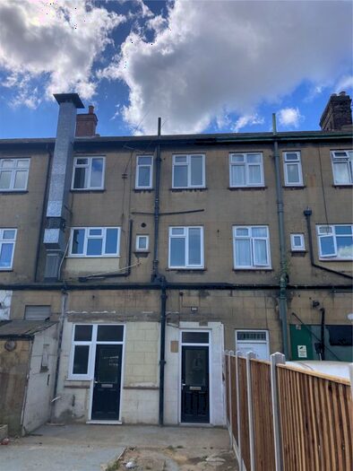 3 Bedroom Flat To Rent In Pavement Mews, Chadwell Heath, Romford, Essex, RM6
