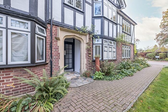 2 Bedroom Flat To Rent In Queens Road, Teddington, TW11