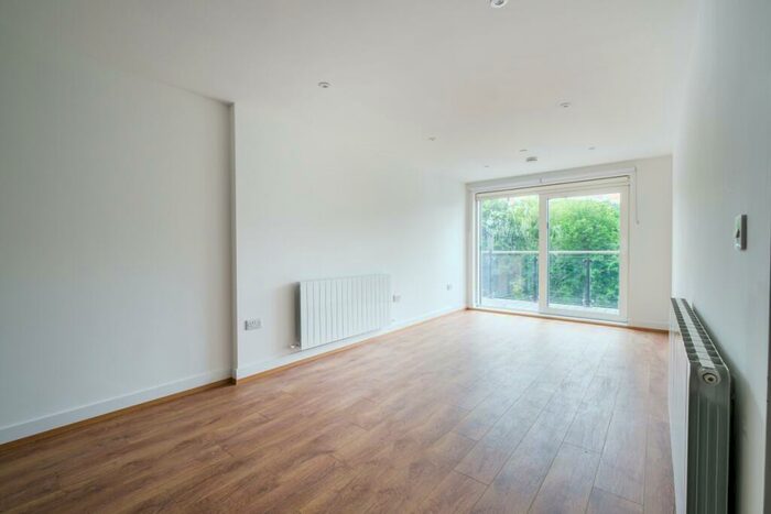 2 Bedroom Apartment To Rent In Well Farm Road Whyteleafe, CR3