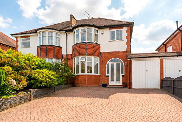 3 Bedroom Semi-Detached House For Sale In Fallowfield Avenue, Hall Green, B28