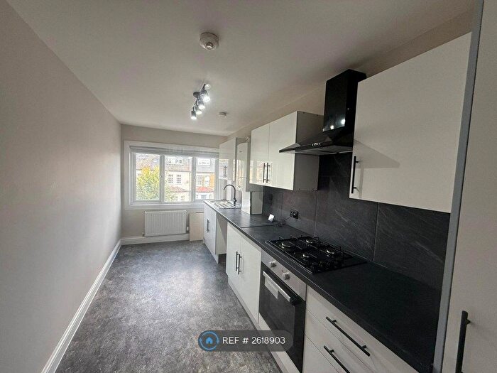 2 Bedroom Flat To Rent In Finchley Lane, London, NW4