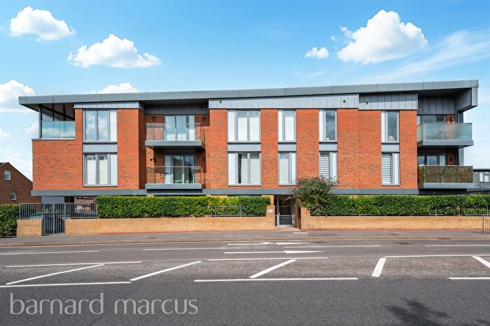 2 Bedroom Flat For Sale In East Street, Epsom, KT17