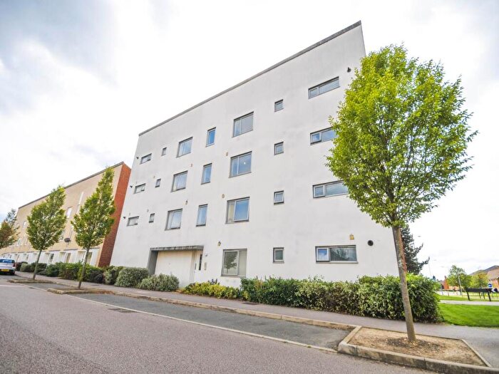 3 Bedroom Flat To Rent In Aviation Avenue, Hatfield, Hertfordshire, AL10