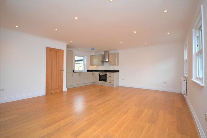 2 Bedroom Flat To Rent In High Street, High Barnet, Hertfordshire, EN5