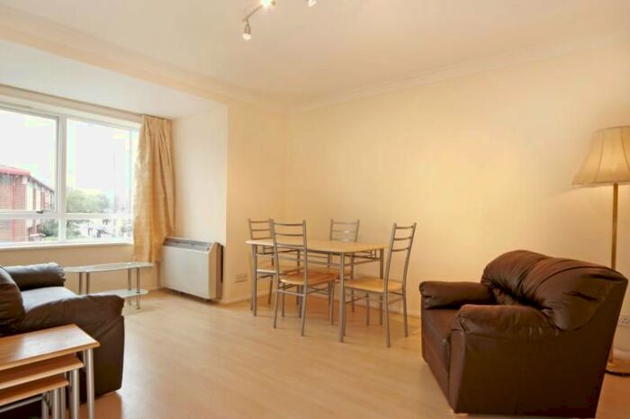 2 Bedroom Flat To Rent In Chaucer Drive, London, SE1