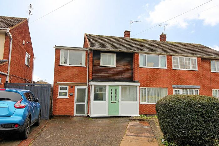 4 Bedroom Semi Detached House For Sale In Horsewell Lane, Wigston, LE18