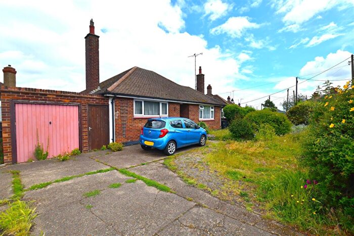 2 Bedroom Detached Bungalow For Sale In Sutton Road, Rochford, SS4