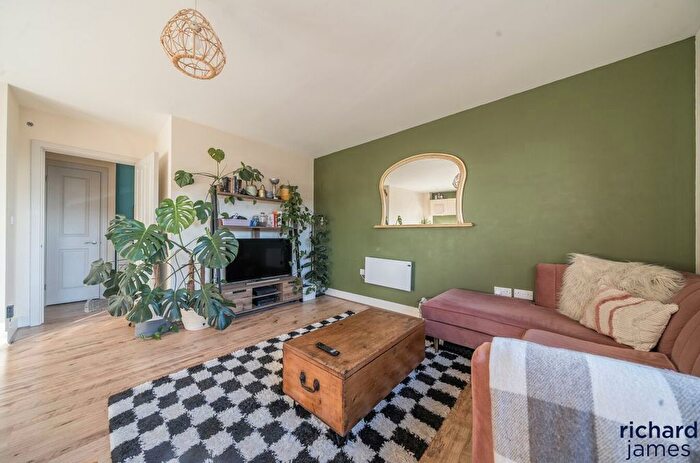 1 Bedroom Flat For Sale In Fire Fly Avenue, Swindon, SN2