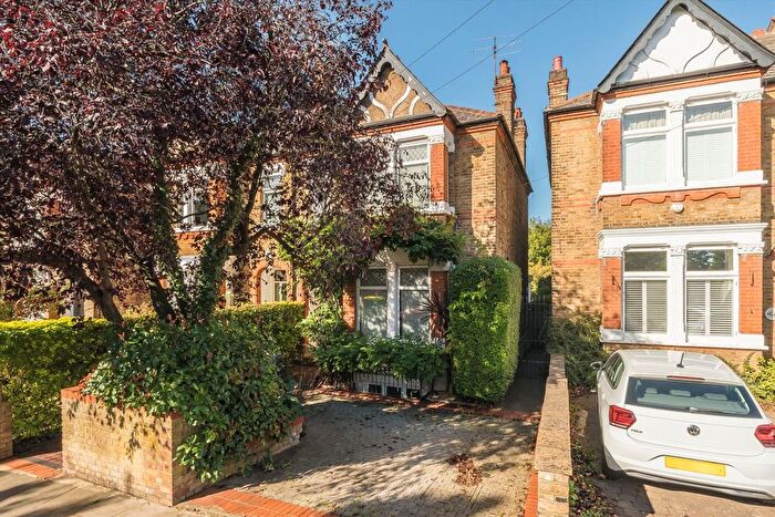 5 Bedroom Semi-Detached House To Rent In Golden Manor, Hanwell, W7