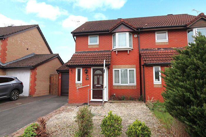 3 Bedroom Semi Detached House For Sale In Mallow Road, Hedge End, SO30