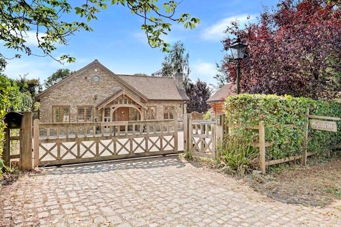4 Bedroom Detached House For Sale In Bournebridge Lane, Stapleford Abbotts, RM4