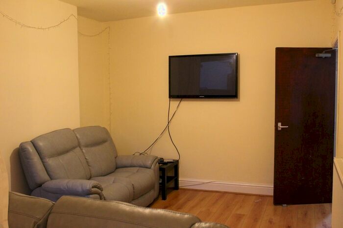 6 Bedroom Terraced House To Rent In Rothesay Avenue, Nottingham, NG7