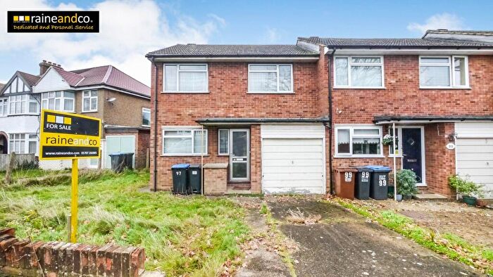 3 Bedroom End Of Terrace House For Sale In Broad Acres, Hatfield, AL10