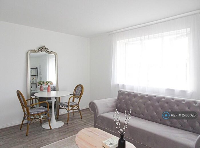 2 Bedroom Flat To Rent In Turners Avenue, Paisley, PA1