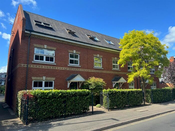 1 Bedroom Flat To Rent In St. Judes Road, Englefield Green, Egham, TW20