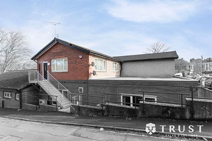 3 Bedroom Flat To Rent In Batley Irish Democratic League Club, Flat, WF17