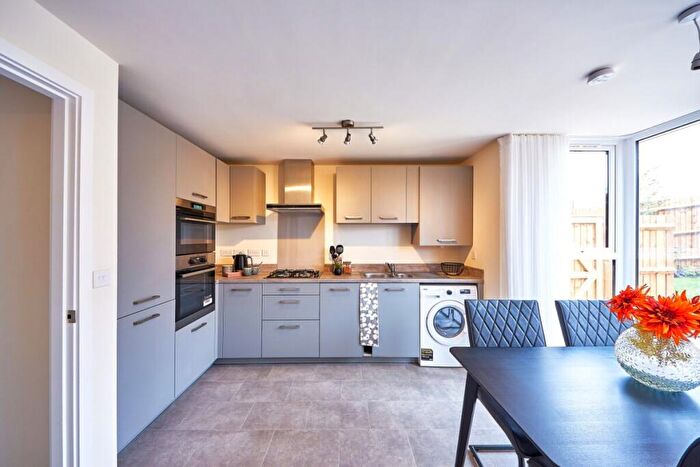 3 Bedroom Semi-Detached House For Sale In Wainwright Road, Hugglescote, LE67