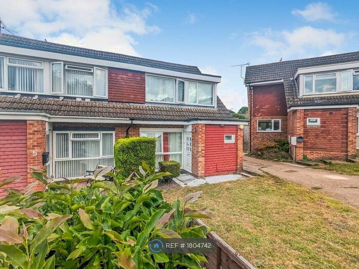 4 Bedroom Semi-Detached House To Rent In Ferndale, Guildford, GU3