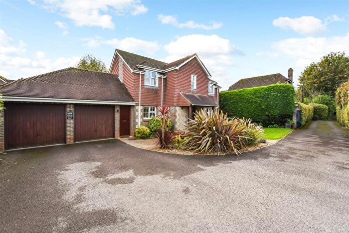 4 Bedroom Detached House For Sale In The Close, Boxgrove, PO18