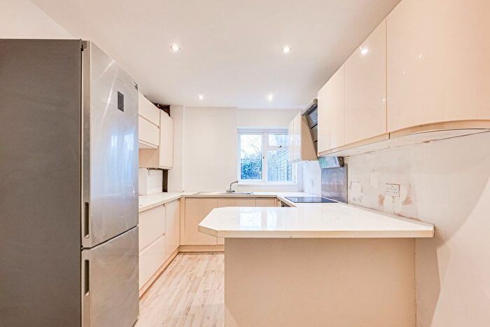 3 Bedroom Terraced House For Sale In Salisbury Avenue, Westcliff-On-Sea, SS0