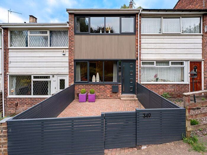 2 Bedroom Terraced House To Rent In Gledhow Lane, Leeds, LS7