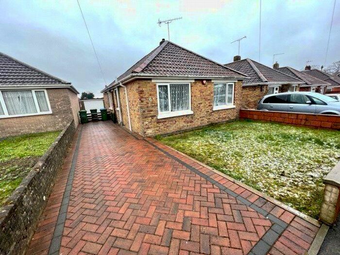 3 Bedroom Bungalow To Rent In Grasdean Close, Southampton, Hampshire, SO18