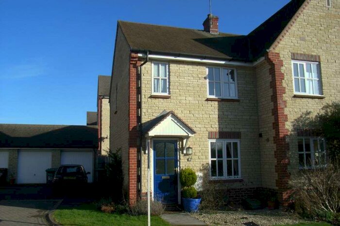 2 Bedroom Semi-Detached House To Rent In Woodpecker Close, Bicester, OX26