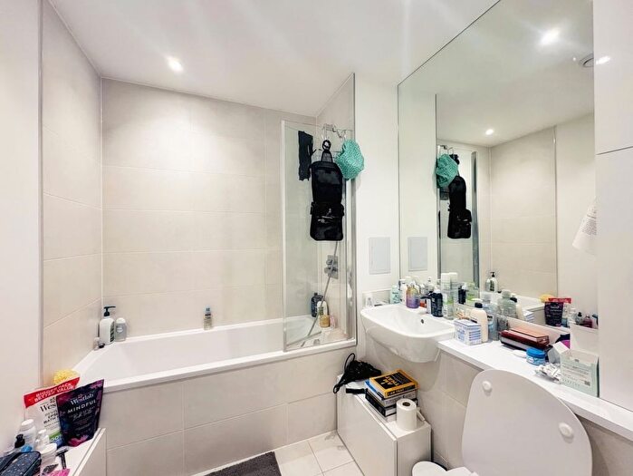 1 Bedroom Flat For Sale In Falconbrook Gardens, Silvertown Way, London, E16