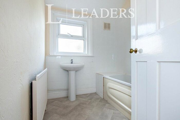 2 Bedroom Flat To Rent In Queens Road, Westbourne, BH2
