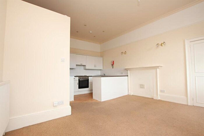 3 Bedroom Flat To Rent In Portland Place, Bath, BA1