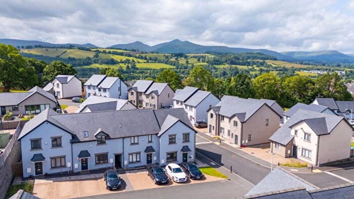 3 Bedroom End Of Terrace House For Sale In Hoggan Park, Brecon, LD3