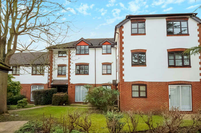 1 Bedroom Flat To Rent In Hanover House, Lenelby Road, Surbiton, KT6