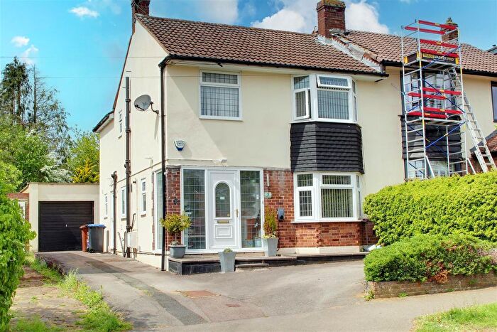 4 Bedroom Semi-Detached House For Sale In Oaklands Avenue, Brookmans Park, AL9