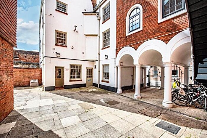2 Bedroom Flat For Sale In Old Station Yard, Abingdon, OX14