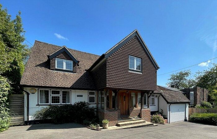 4 Bedroom Detached House For Sale In Stoke Row, Henley-On-Thames, RG9