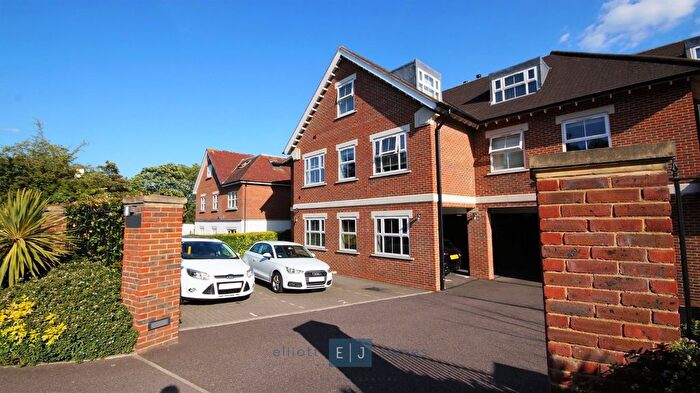 2 Bedroom Flat To Rent In Manor Road, Chigwell, IG7